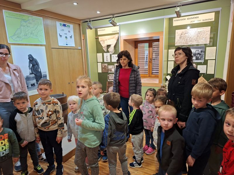 Slovenska skupina iz vrtca v muzeju